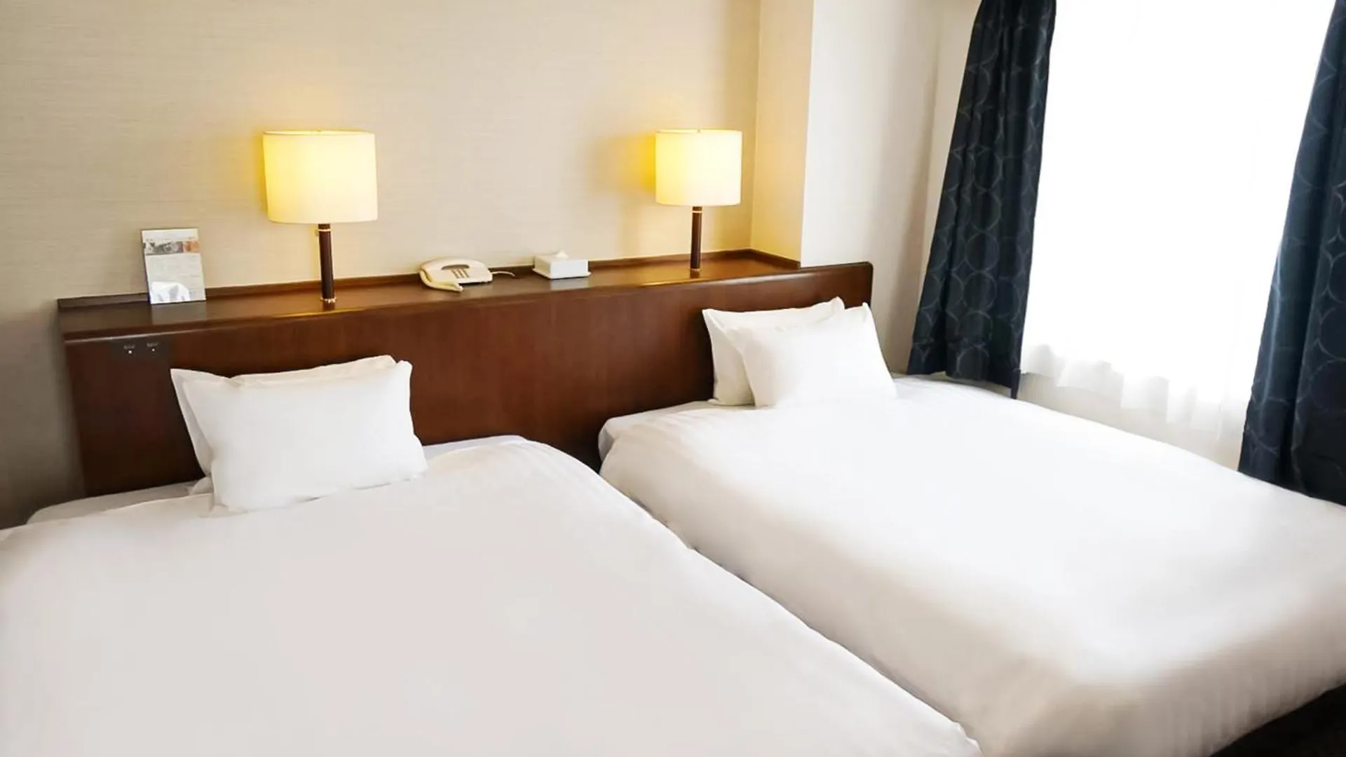 Kobe Port Tower Hotel 4*,  Japan