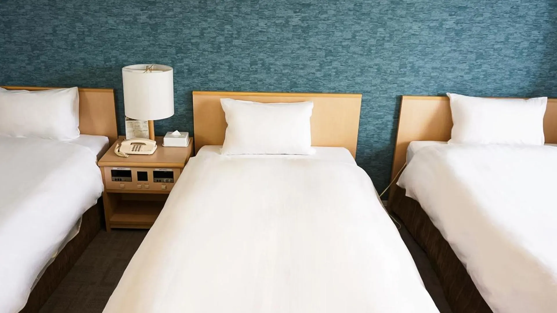 Kobe Port Tower Hotel 4*,