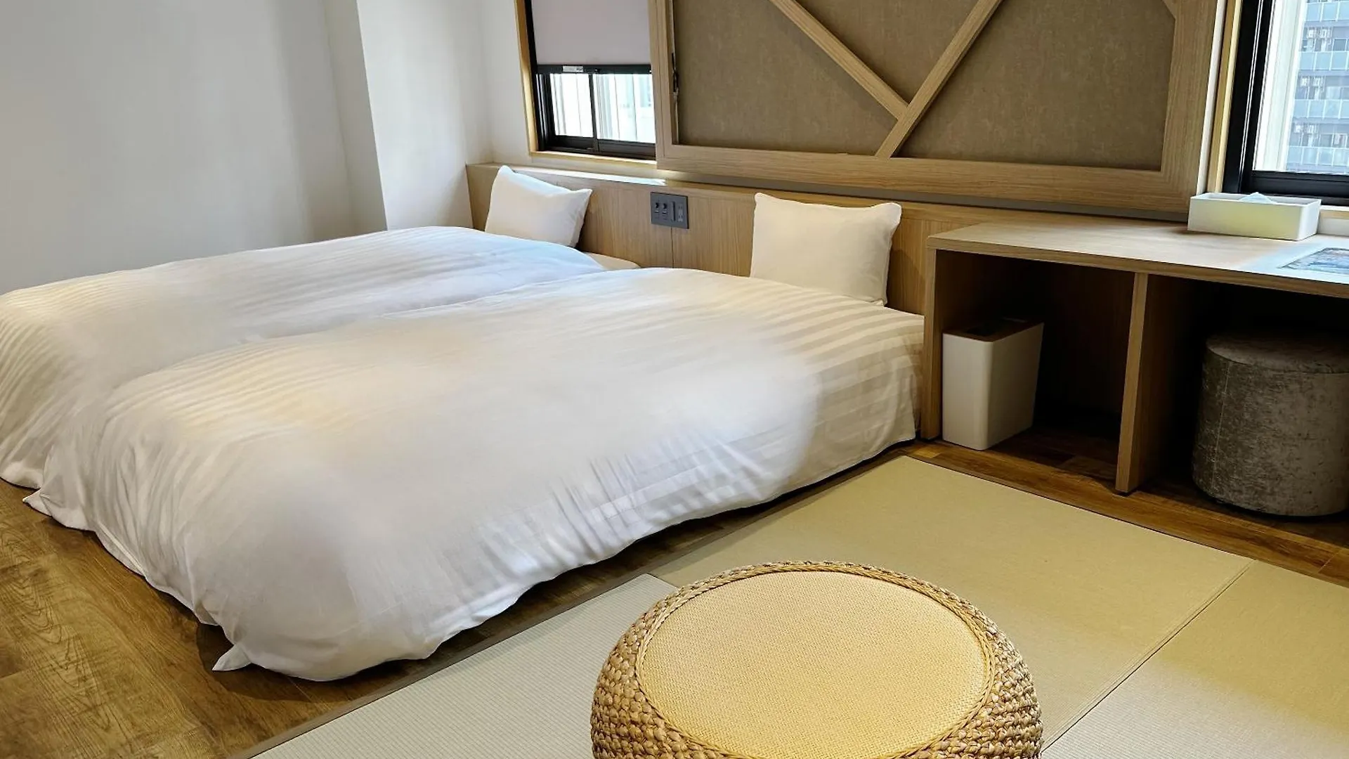Kobe Port Tower Hotel 4*,